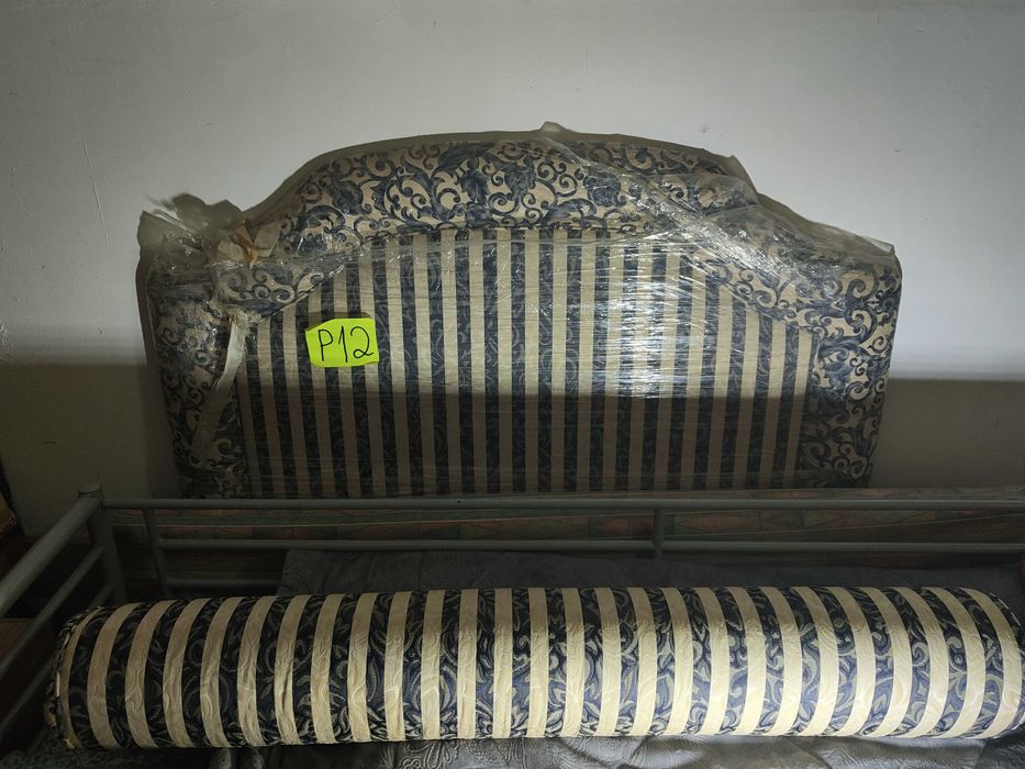 Cabeceira almofadada , padrão exclusivo 1,40 LG sem uso.