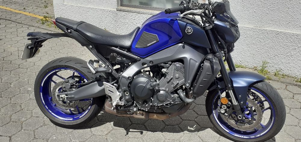 Vendo a minha yamanha MT 09 como nova com alguns extras.