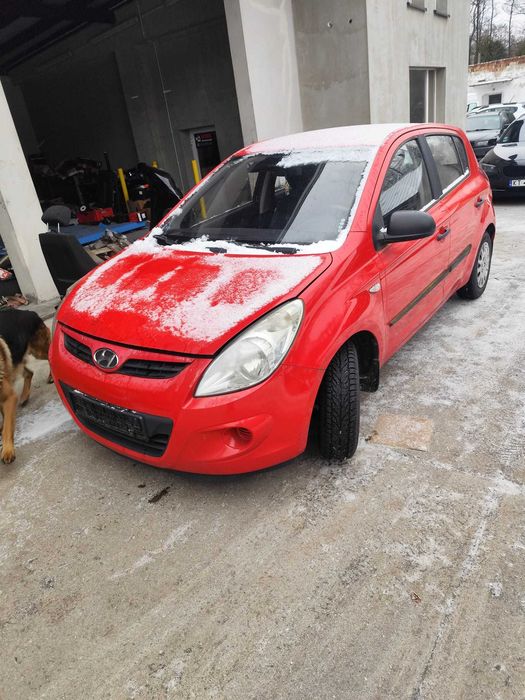Posiadam czesci hyundai i20  1.2 16v  2010r