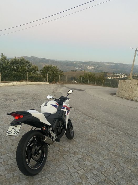 Honda cbr125r 2013  (como nova)