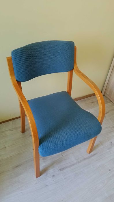 Krzesło drewniane obszycie materiałowe