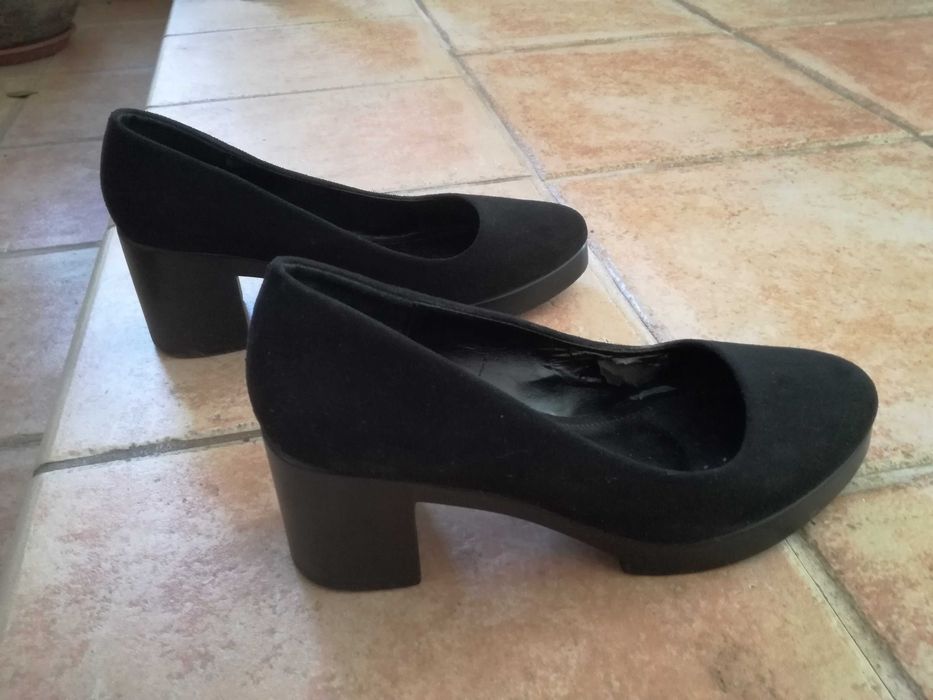 Sapatos pretos camurça Clowse