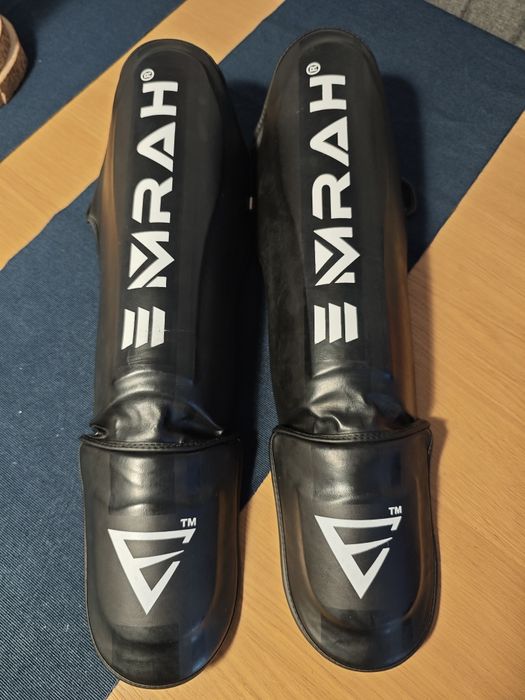 Caneleiras de kickboxing