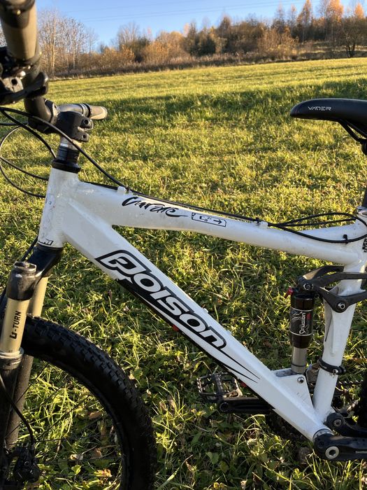 Rower enduro poison full  (dh Rock shock x fusion)