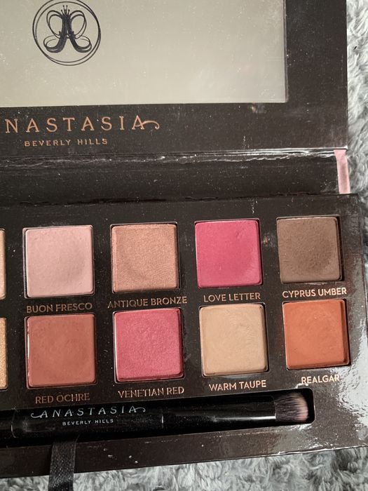 Anastasia Beverly Hills Modern Renaissance
