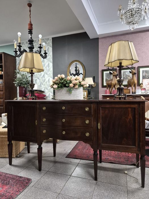 Aparador / Bufete Inglês em Madeira Maciça - Estilo Clássico.