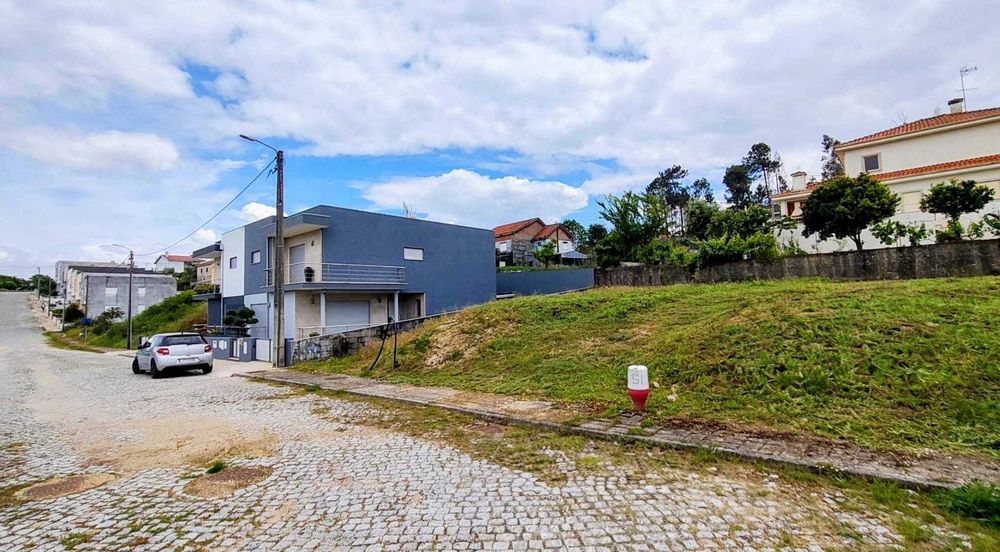 Lote MORADIA T3 - Cave, R/C e 1° Andar. Lote com 420m2