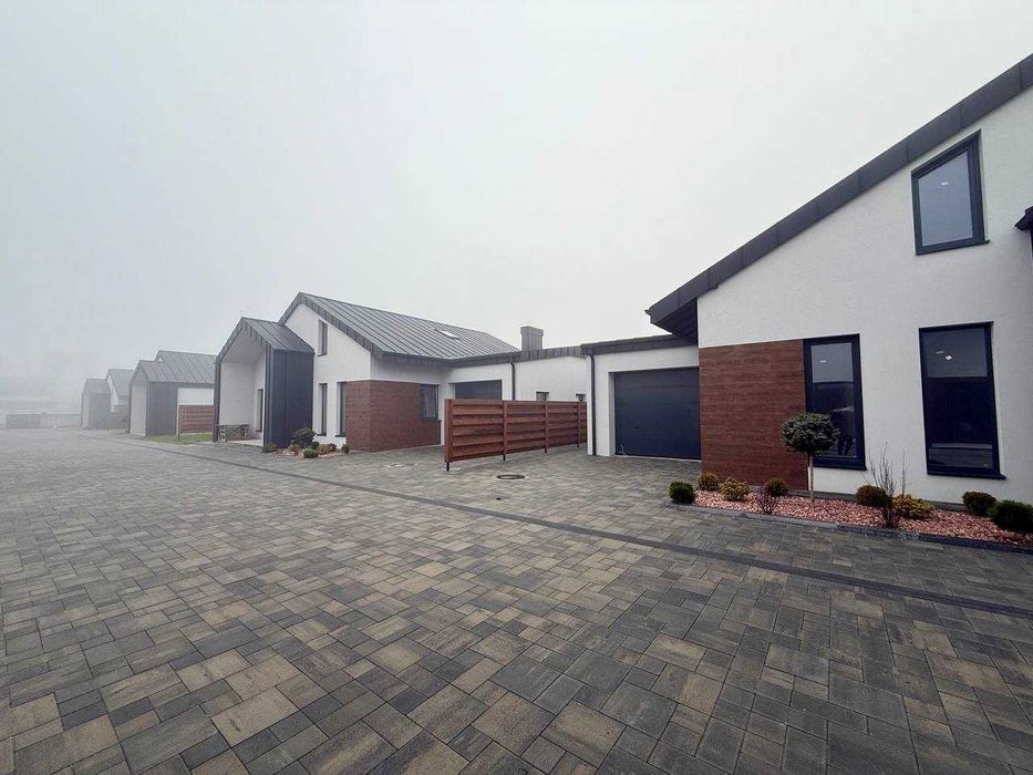 Продаж будинку з усіма комунікаціями на Авторинку