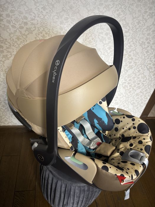 Автокрісло Cybex Cloud T i-Size by Karolina Kurkova One Love KK