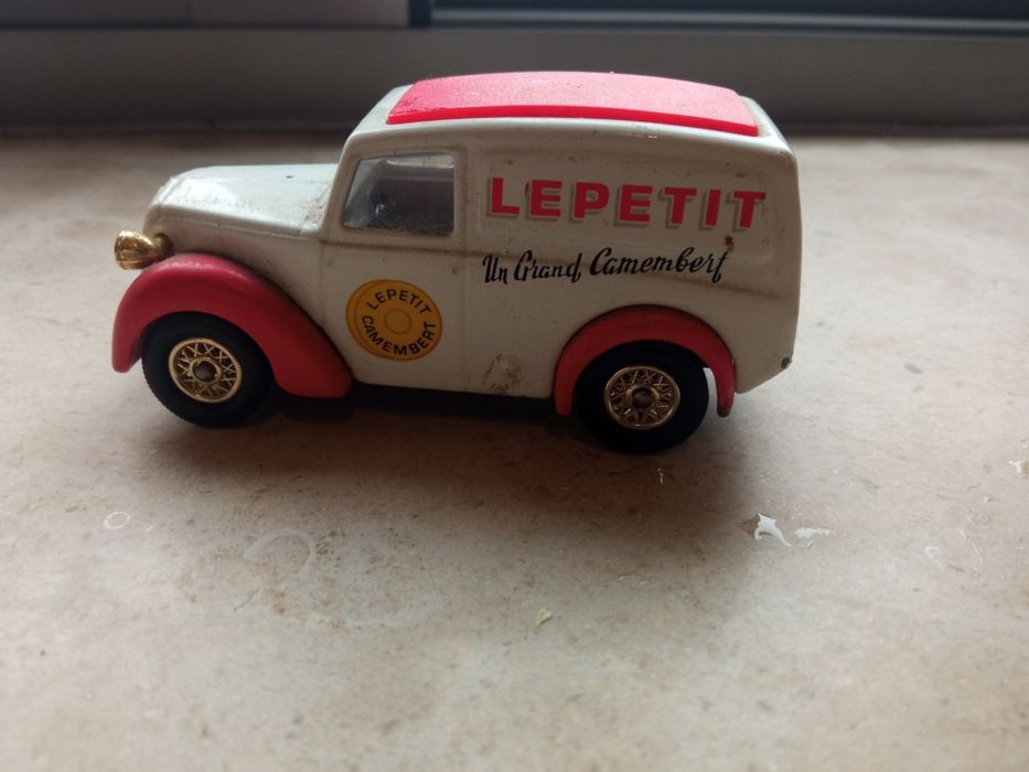 Van LePetit da Corgi