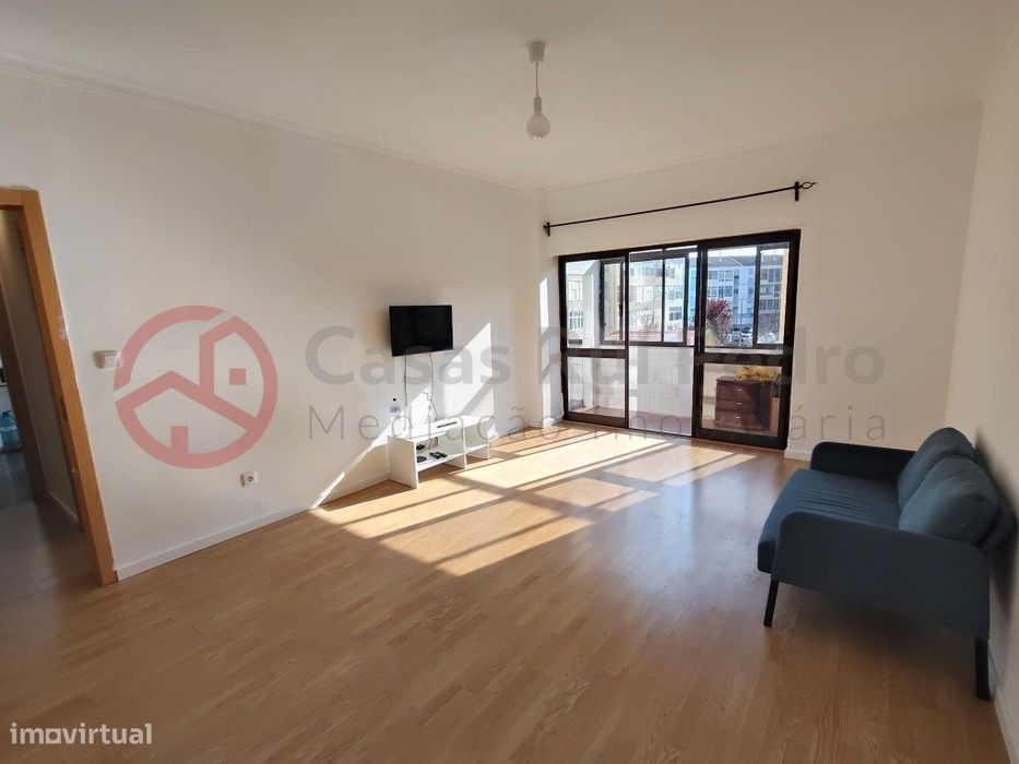 Apartamento T1+3 com 126,30m², Excelente Potencial no Barreiro