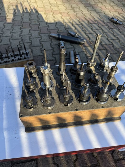 Zestaw 18 oprawek SK40 CNC glowice frezy DIN 69871