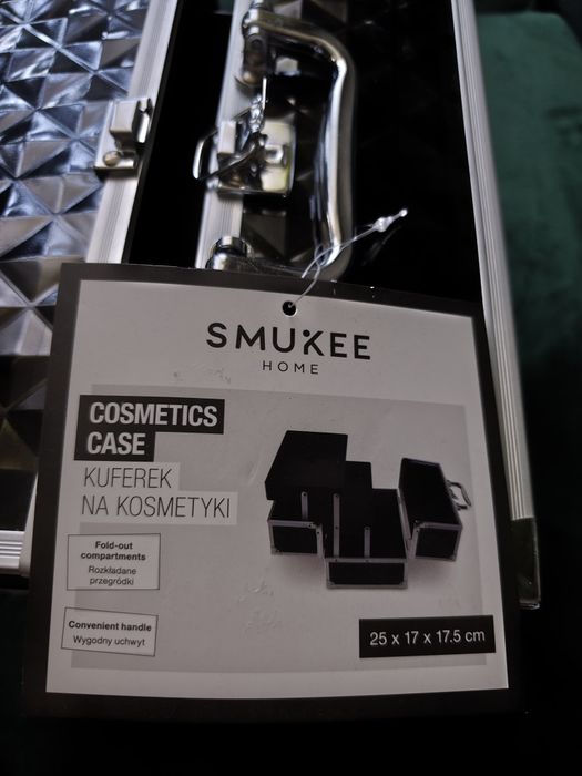 Kuferek kosmetyczny smukee