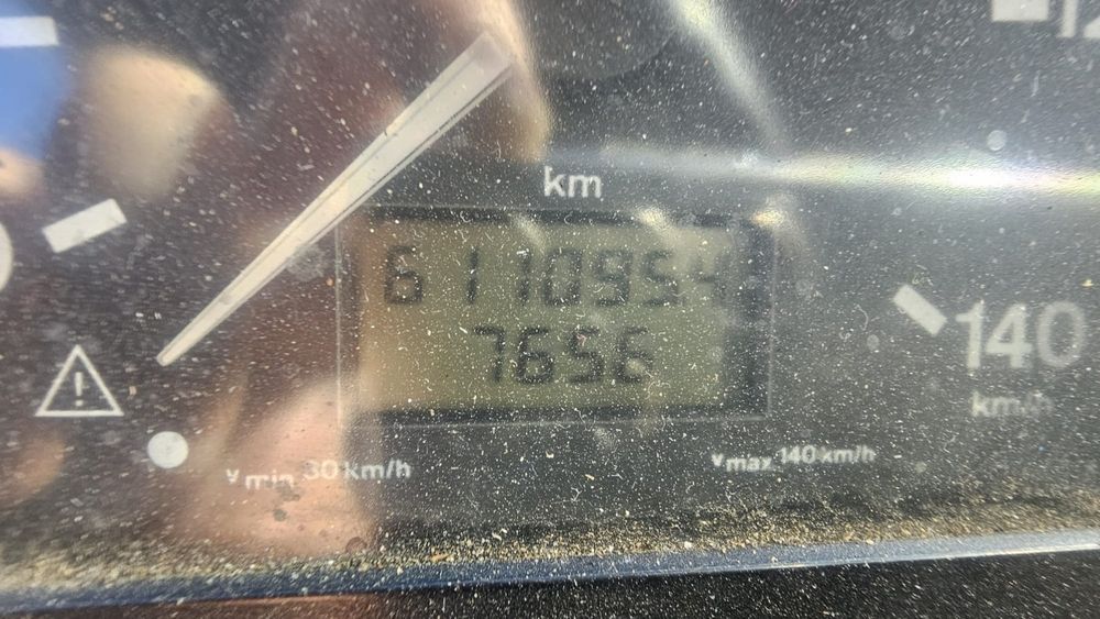 Camião Nissan com grua