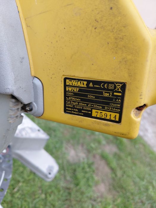 Piła ukośnica dewalt