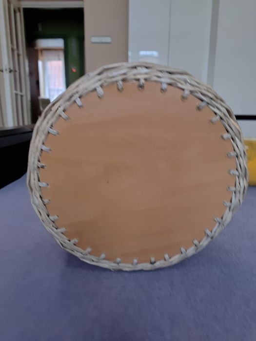 Koszyk z papierowej wikliny