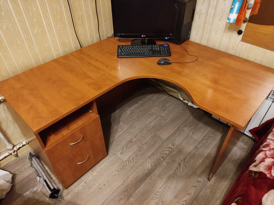 Стол письменный компьютерный