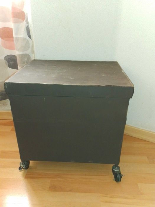 Móvel Rústico de Metal com Duas Gavetas