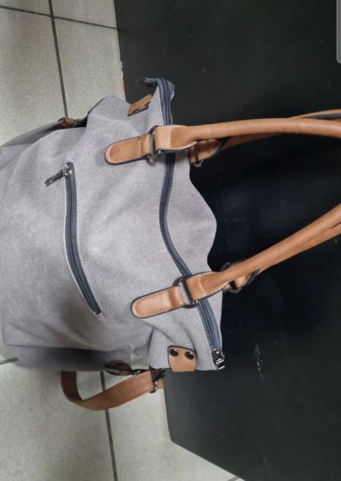 Szara torebka listonoszka