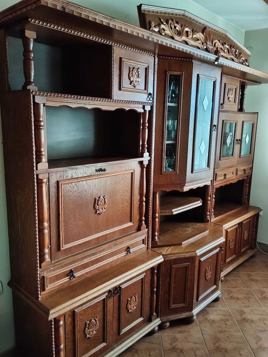 Meblościanka dąb rustykalny z witryną i barkiem / salon