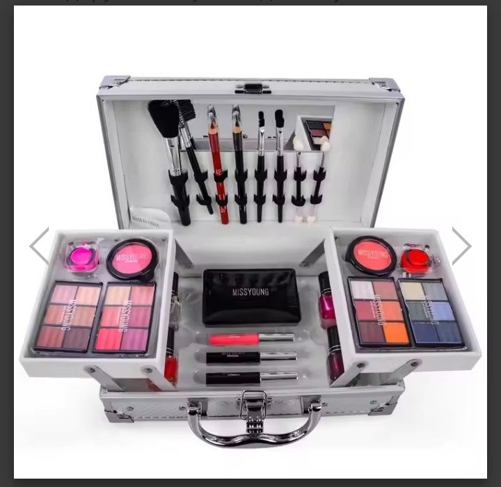 Набір жіночої косметики в подарунковому чемоданчику MC1155 Makeup set Срібний