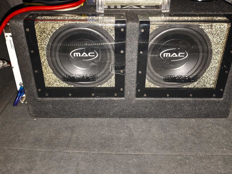 subwoofer mais amplificador de carro da marca( mac )a funciona perfeitamente bom som r