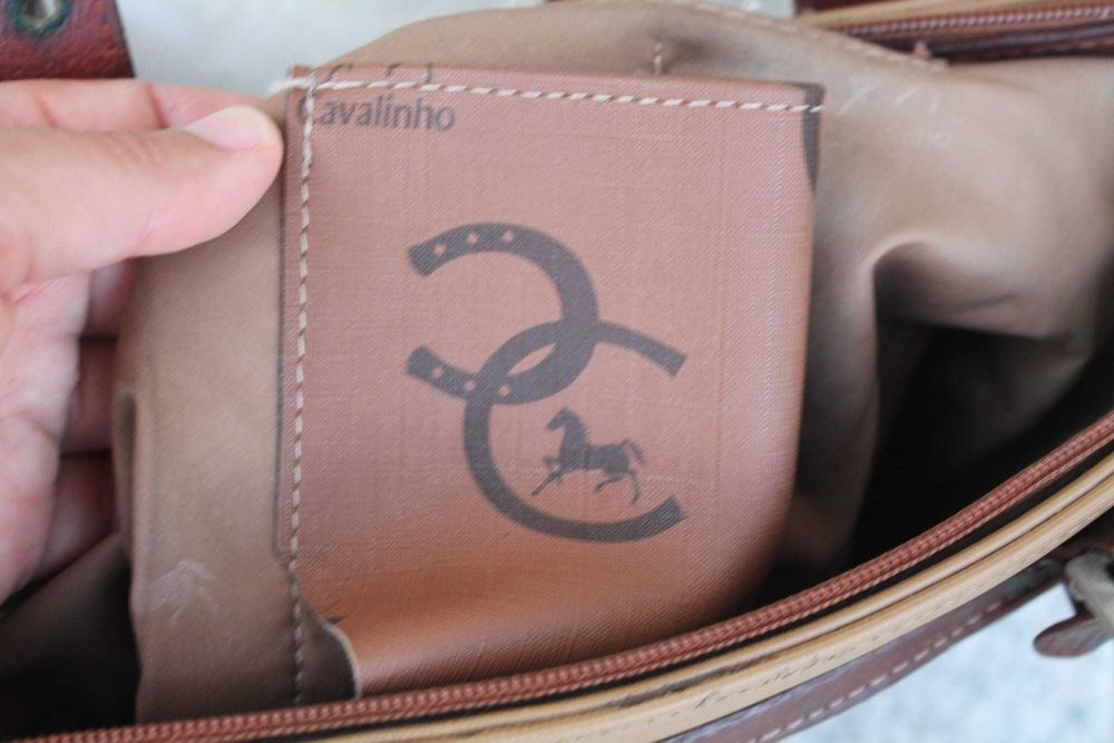 Mala Cavalinho de senhora em ótimo estado