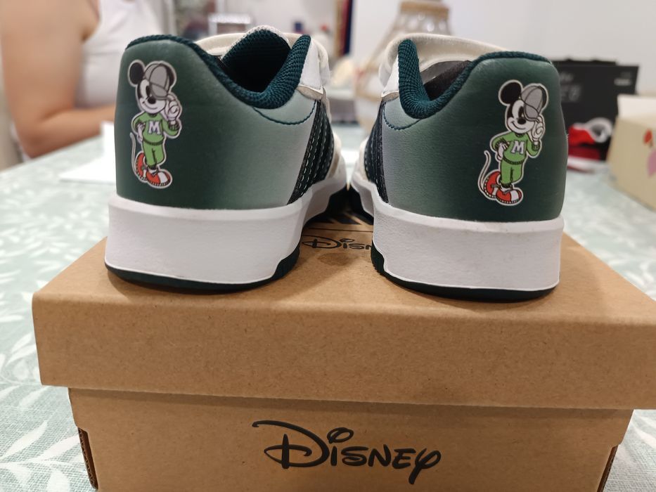 Tênis adidas Mickey 19