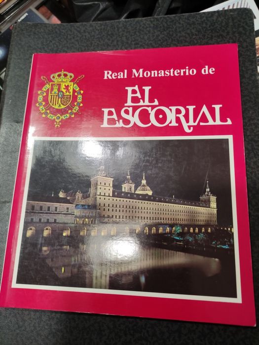 Livro em castelhano sobre "El Real Monastério de Escorial"