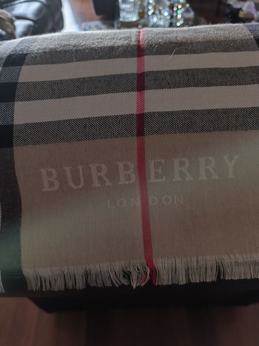 Encharpe nova da BURBERRY