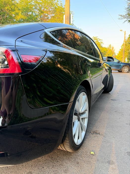 Продам Tesla model 3