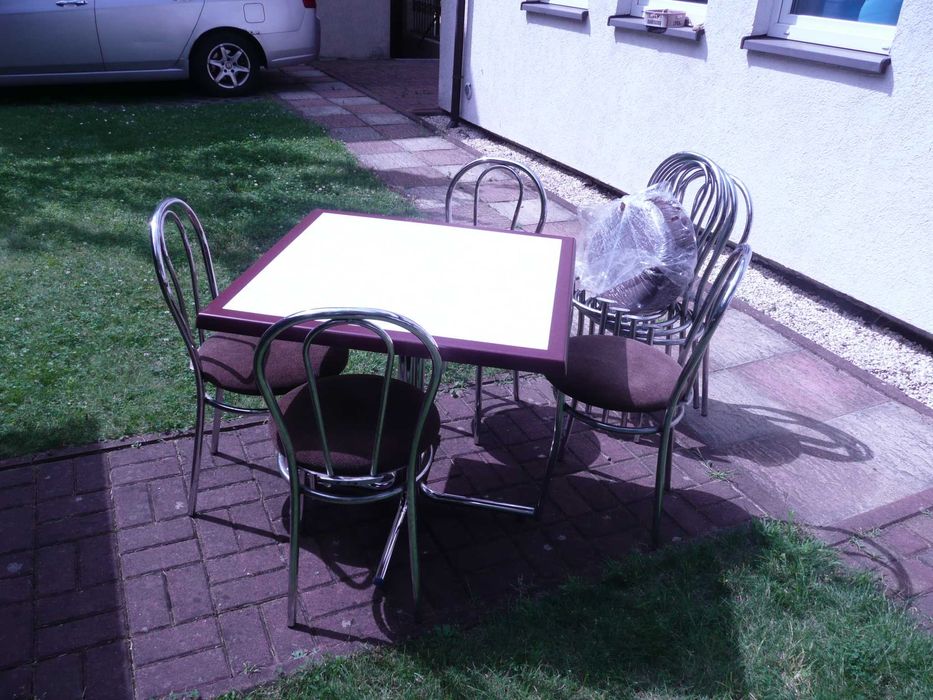 Komplet mebli stół + 4 krzesła