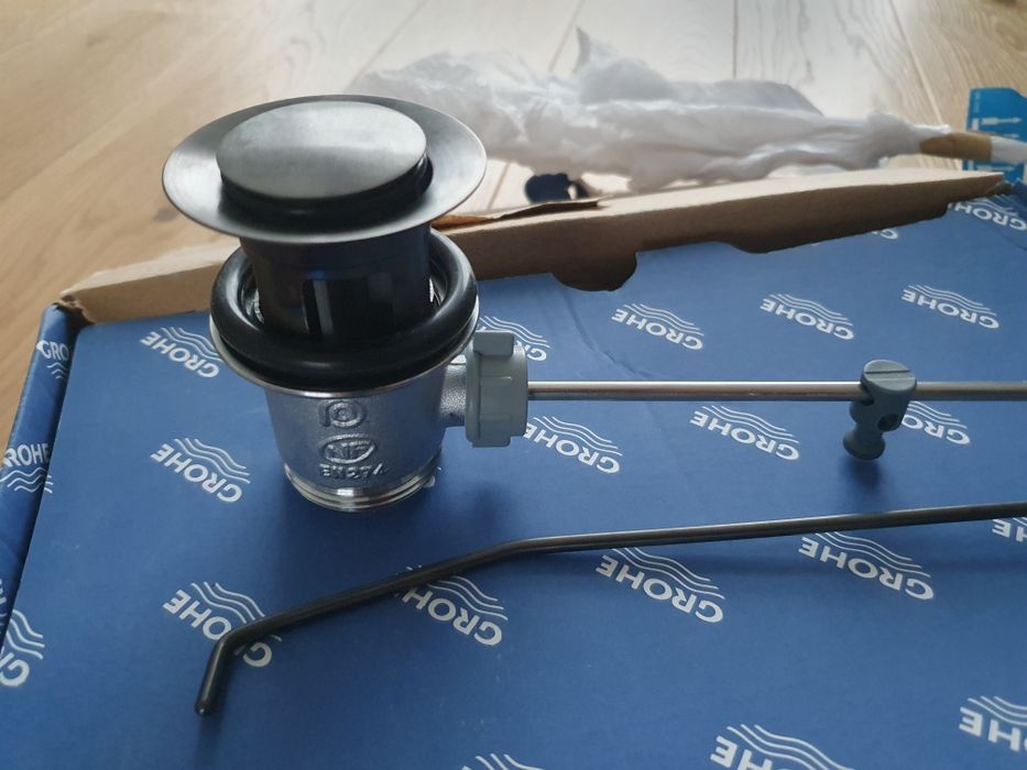 Korek odpływ 28910 Grohe Essence Brushed Hard Graphite