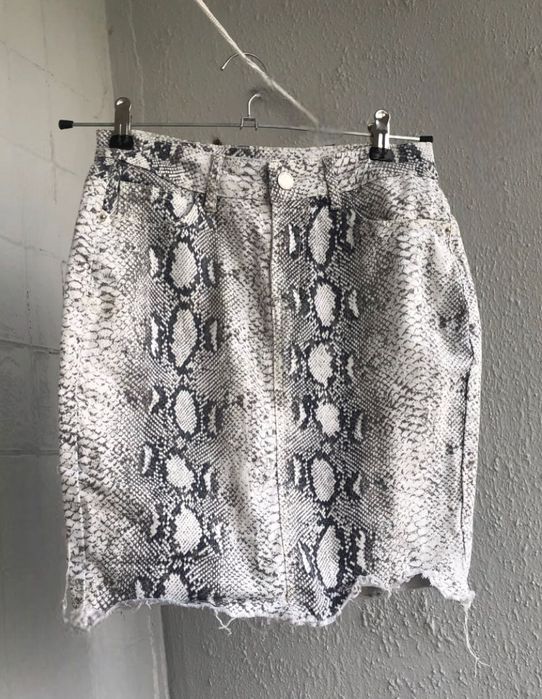 Отдам новую фирменную юбку