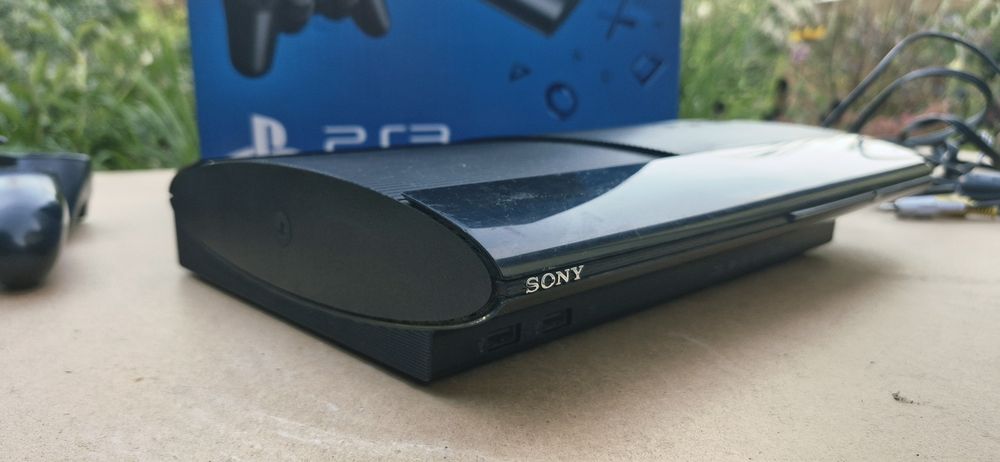 Konsola Sony Playstation 3 Super Slim 12GB zestaw