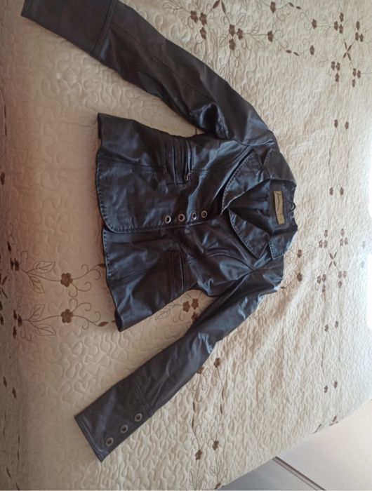 Blusão couro/pele Stradivarius tam. M equivale S