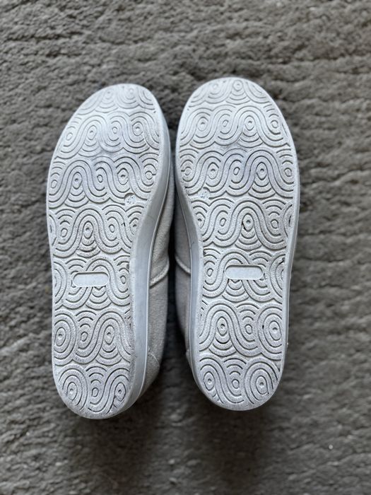 jasne buty tenisówki