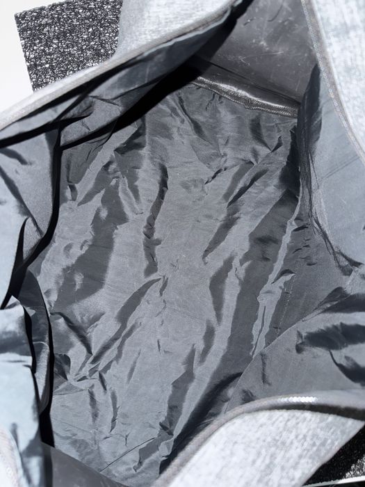 Спортивна сіра сумка