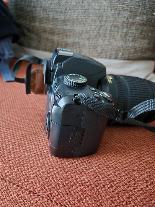 Nikon D3000 + lente Nikon 18-105mm