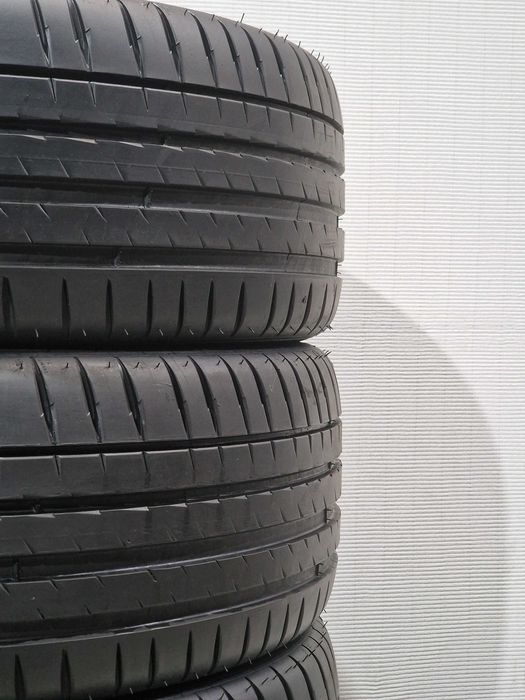 4 Pneus 235/45R19 MICHELIN Semi Novos