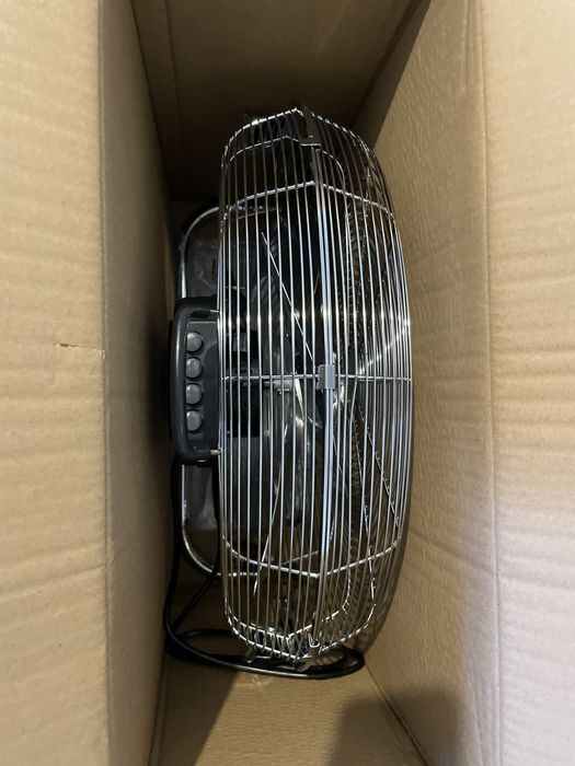 Ventoinha de chão NOVO na caixa