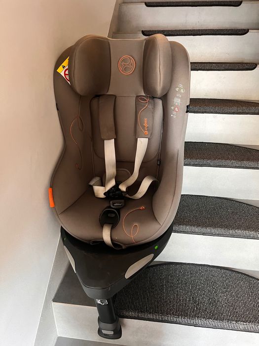 Fotelik samochodowy i baza obrotowa Cybex Sirona Gi