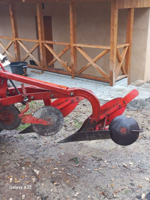 Продам 2-х корпусний плуг Massey-Ferguson 2по30