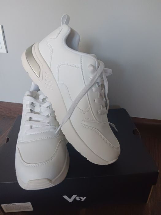 Nowe sneakersy rozmiar 39