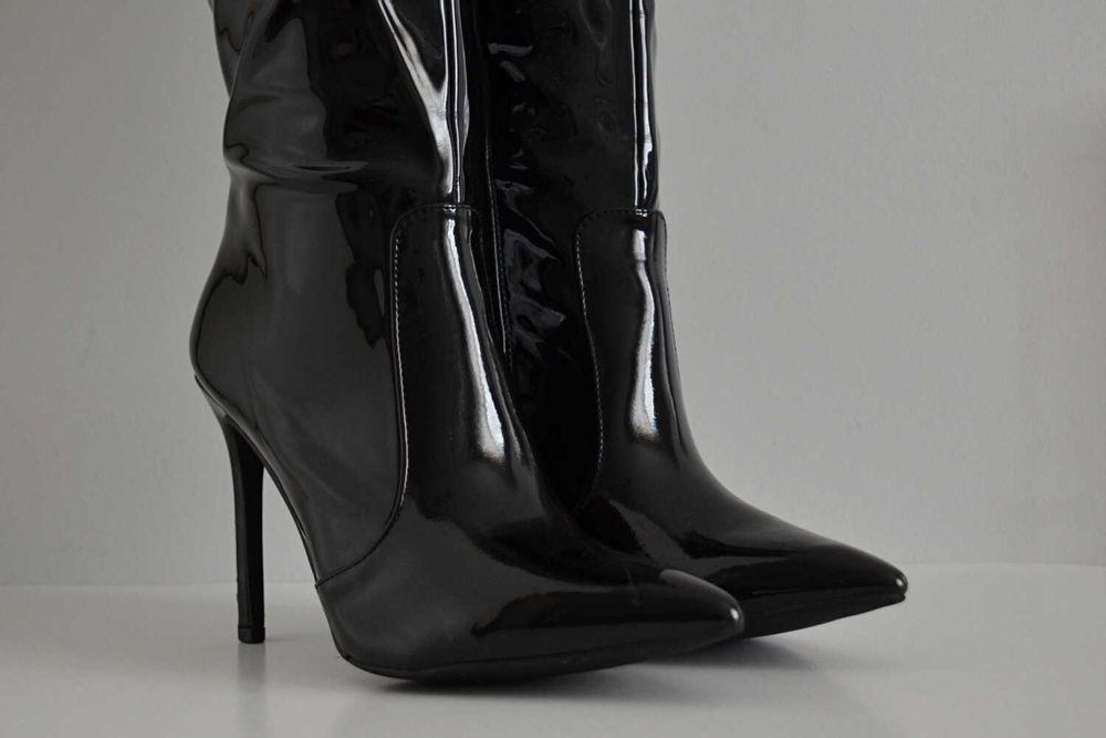 LAKIEROWANE kozaki Chiara Foscari do kolana na smukłej szpilce 41