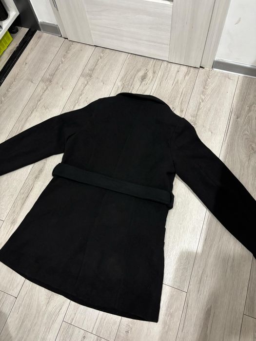 Nowy płaszcz Guess z metką