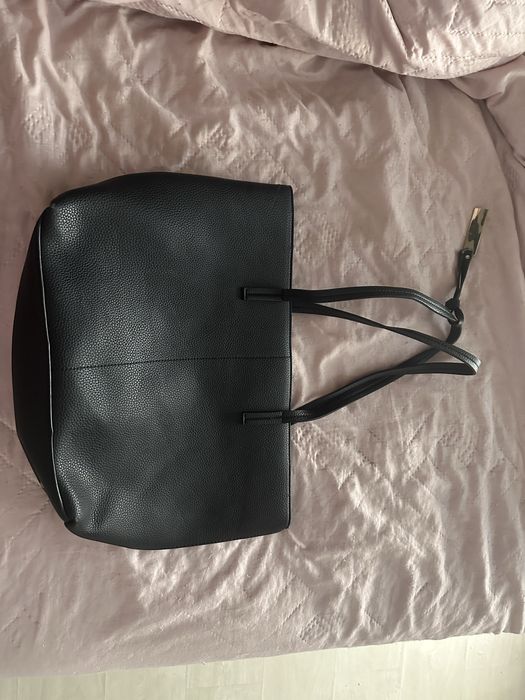 Bolsa preta espaçosa