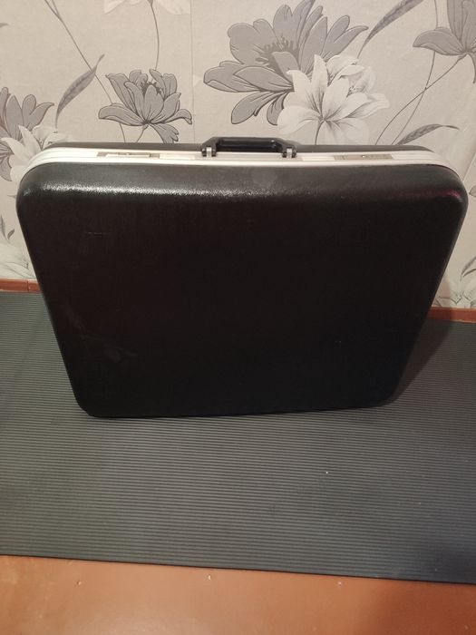 Чемодан старый советский пластмассовый