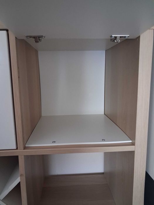Aparador Ikea com garrafeiras
