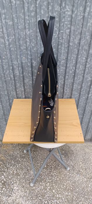 Vendo esta mala de mão